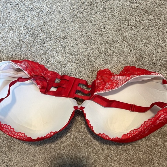 - Torrid lace red bra - Picture 4 of 6